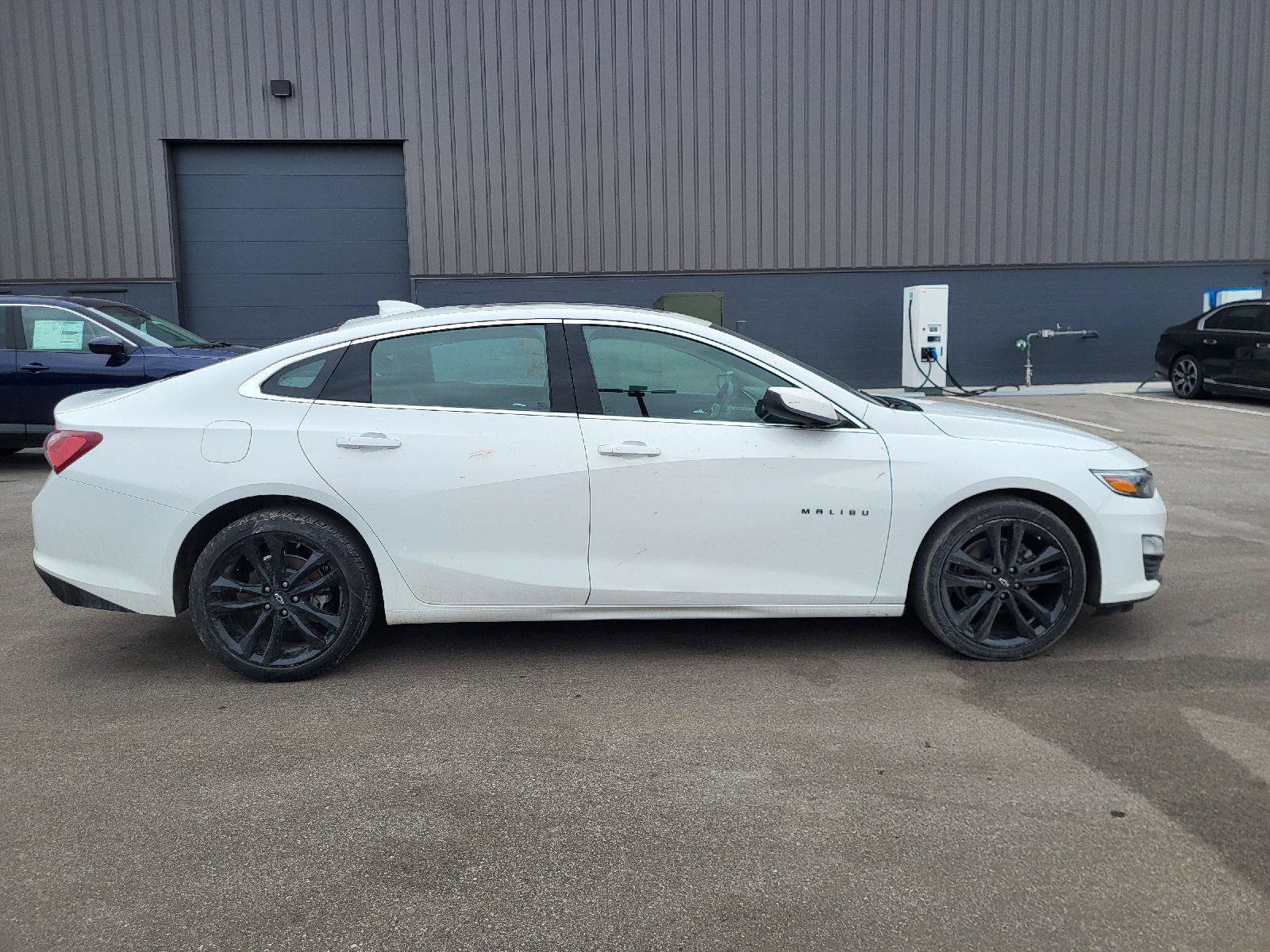 Used 2024 Chevrolet Malibu LT w/ Sport Edition image 2