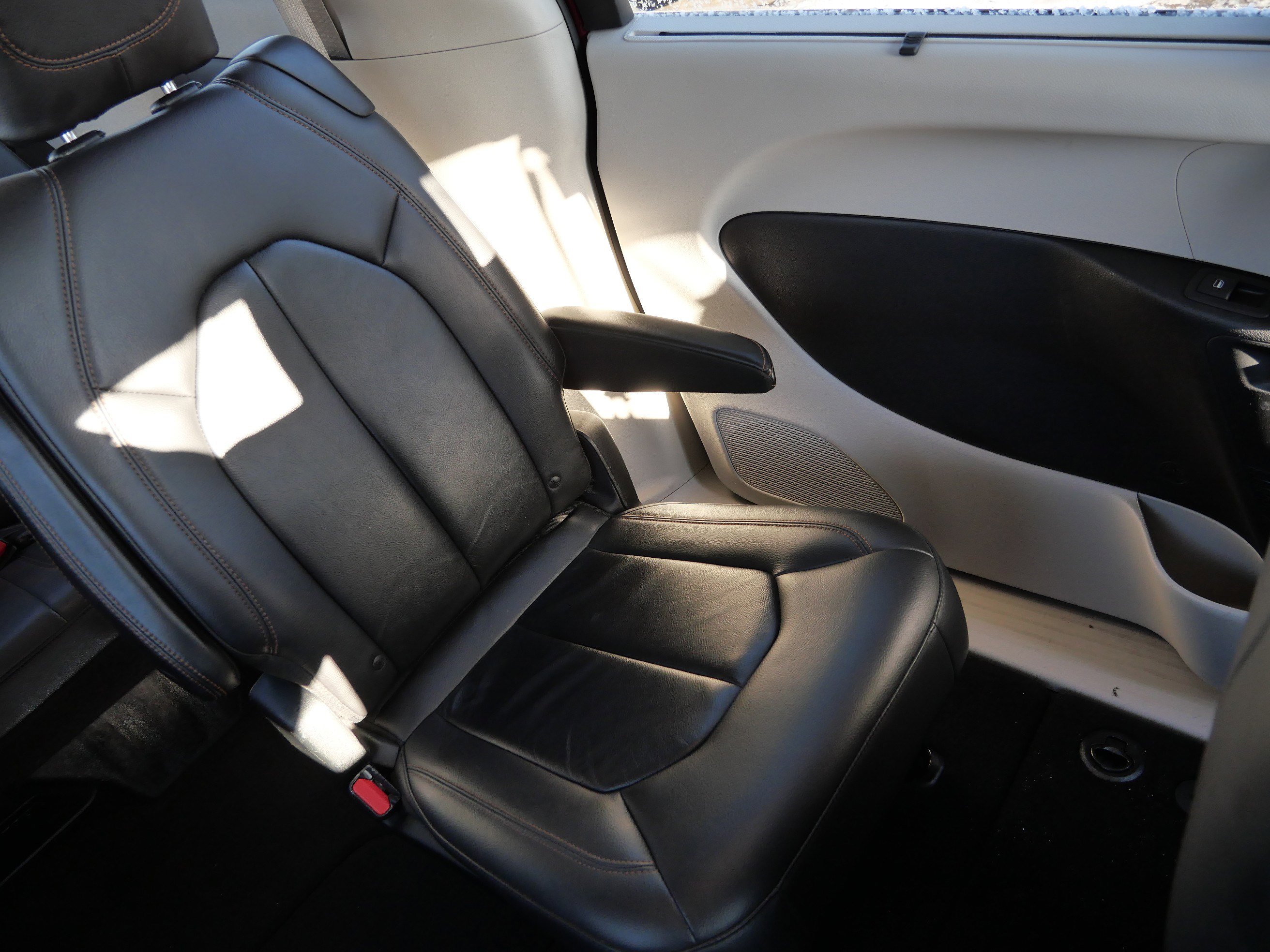 Used 2017 Chrysler Pacifica Touring-L image 14