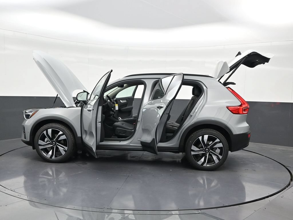 New 2026 Volvo XC40 B5 Plus AWD/4WD image 31