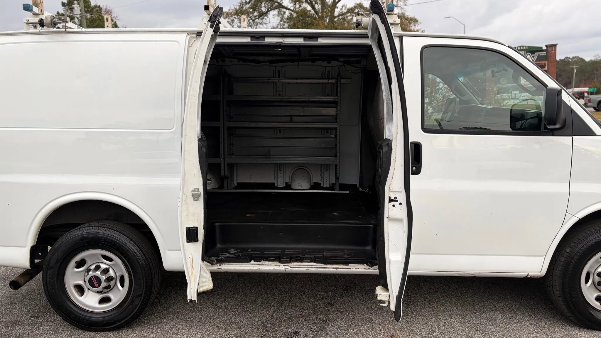 Used 2017 GMC Savana 2500 image 15