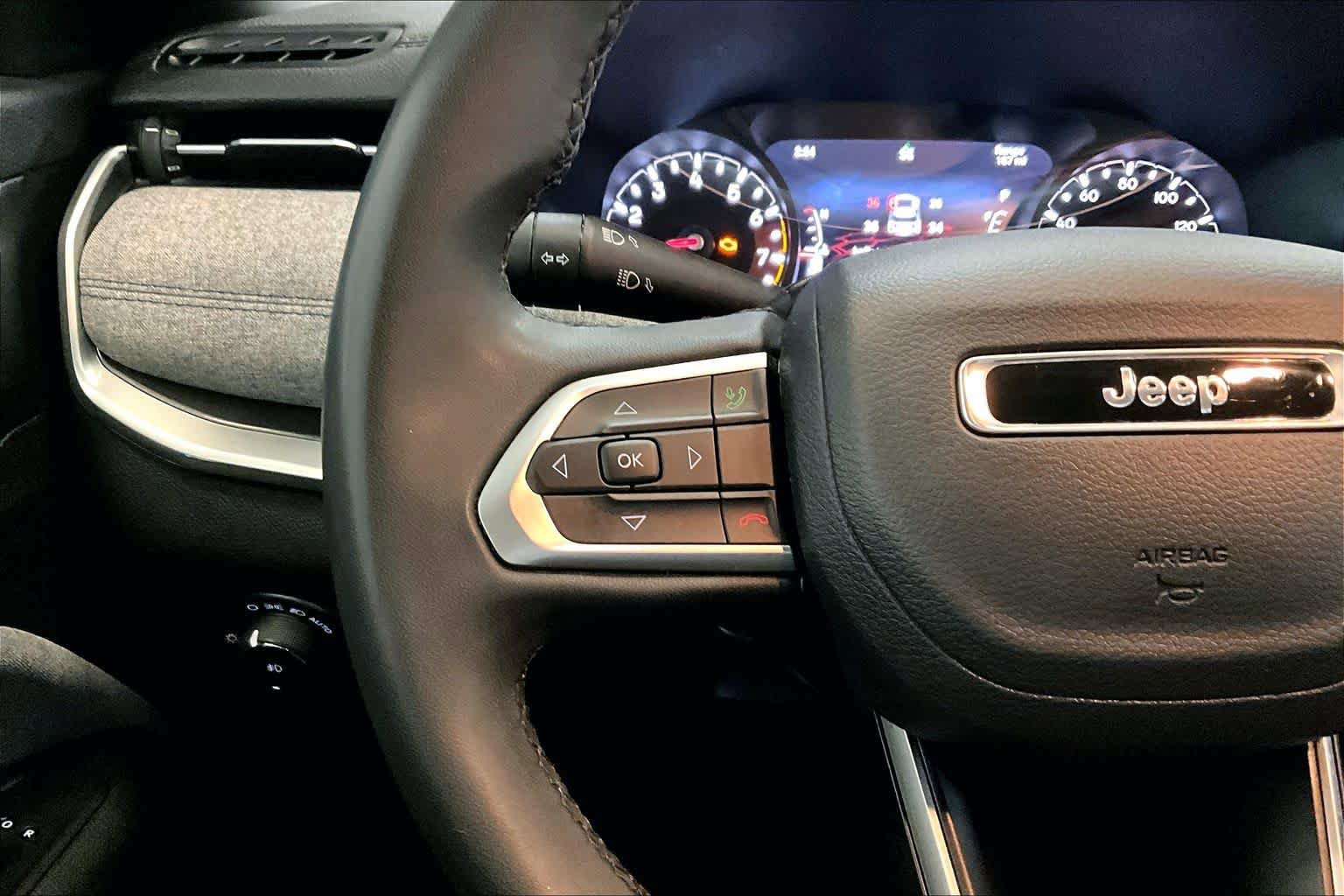 Used 2024 Jeep Compass Latitude AWD/4WD image 24