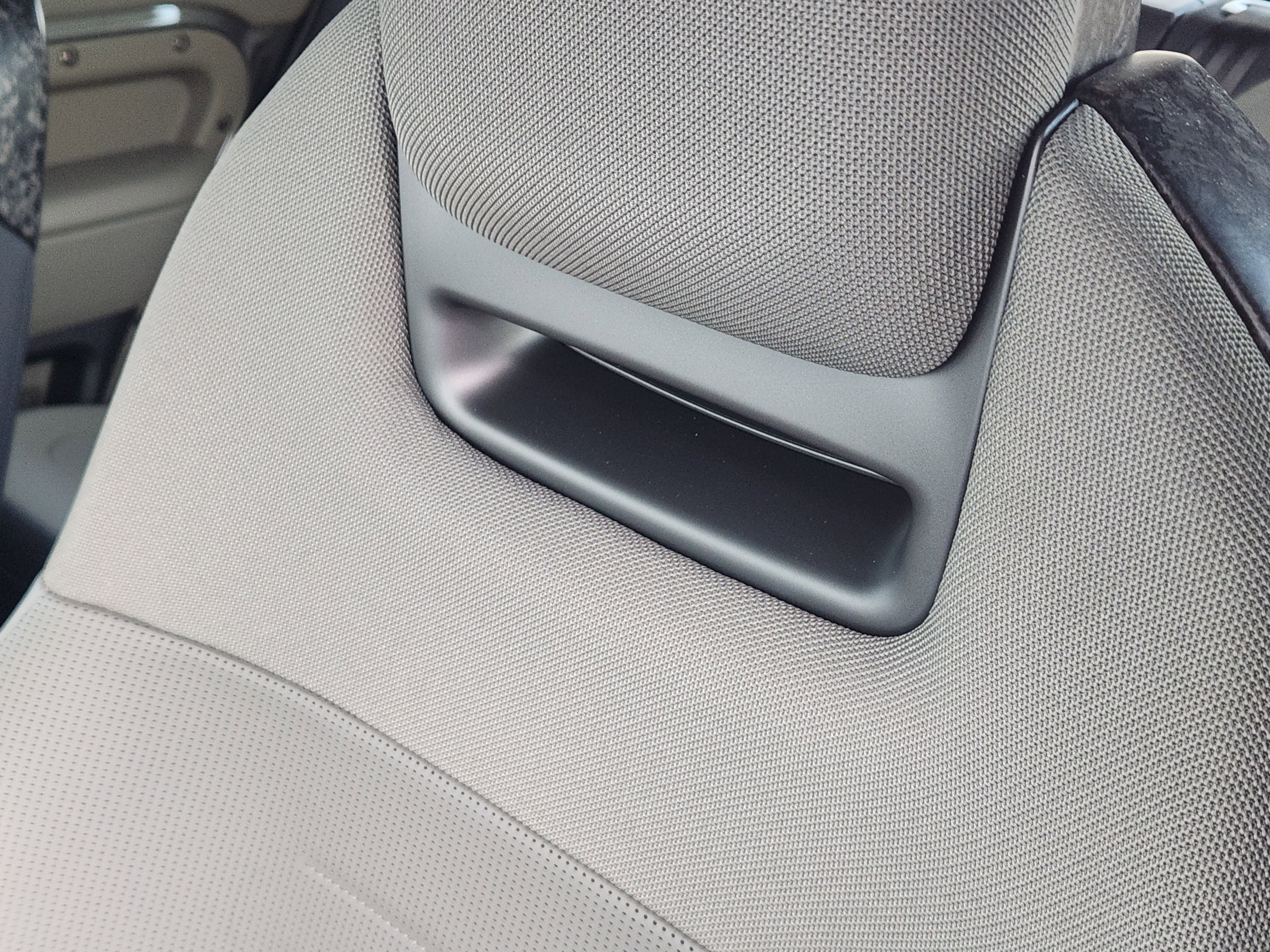 Certified 2025 Land Rover Defender 110 image 16