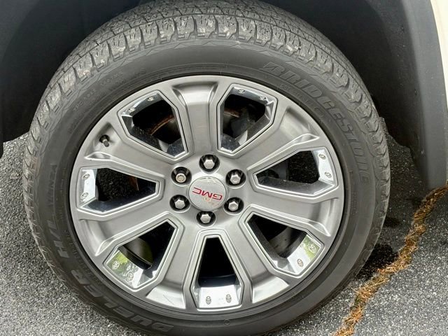 Used 2015 GMC Sierra 1500 Denali w/ Driver Alert Package AWD/4WD image 32