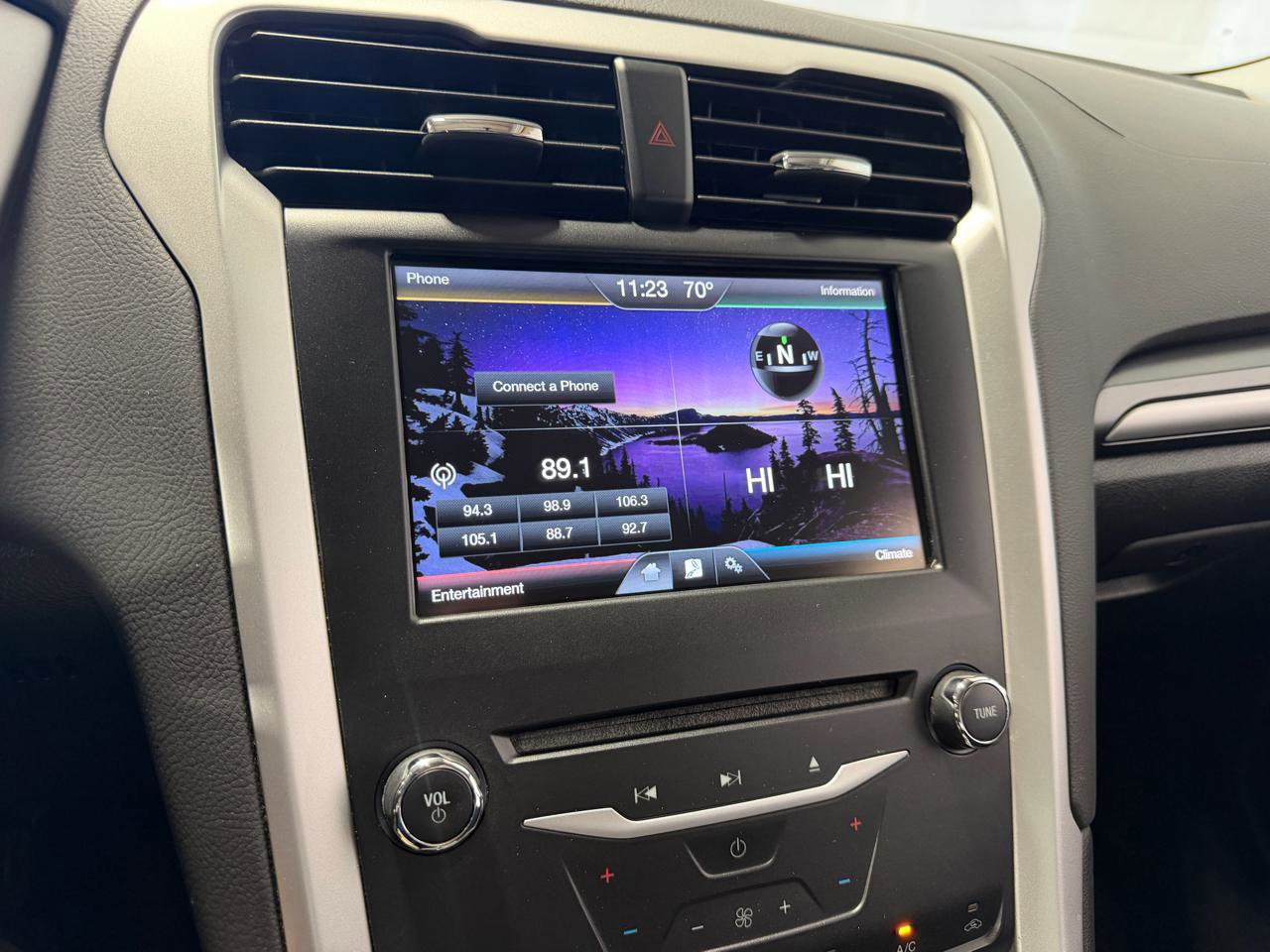 Used 2015 Ford Fusion SE FWD image 30