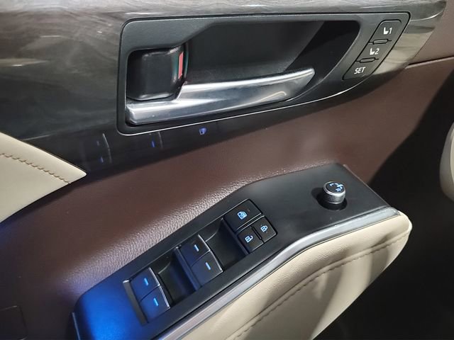 Used 2020 Toyota Highlander Limited AWD/4WD image 18