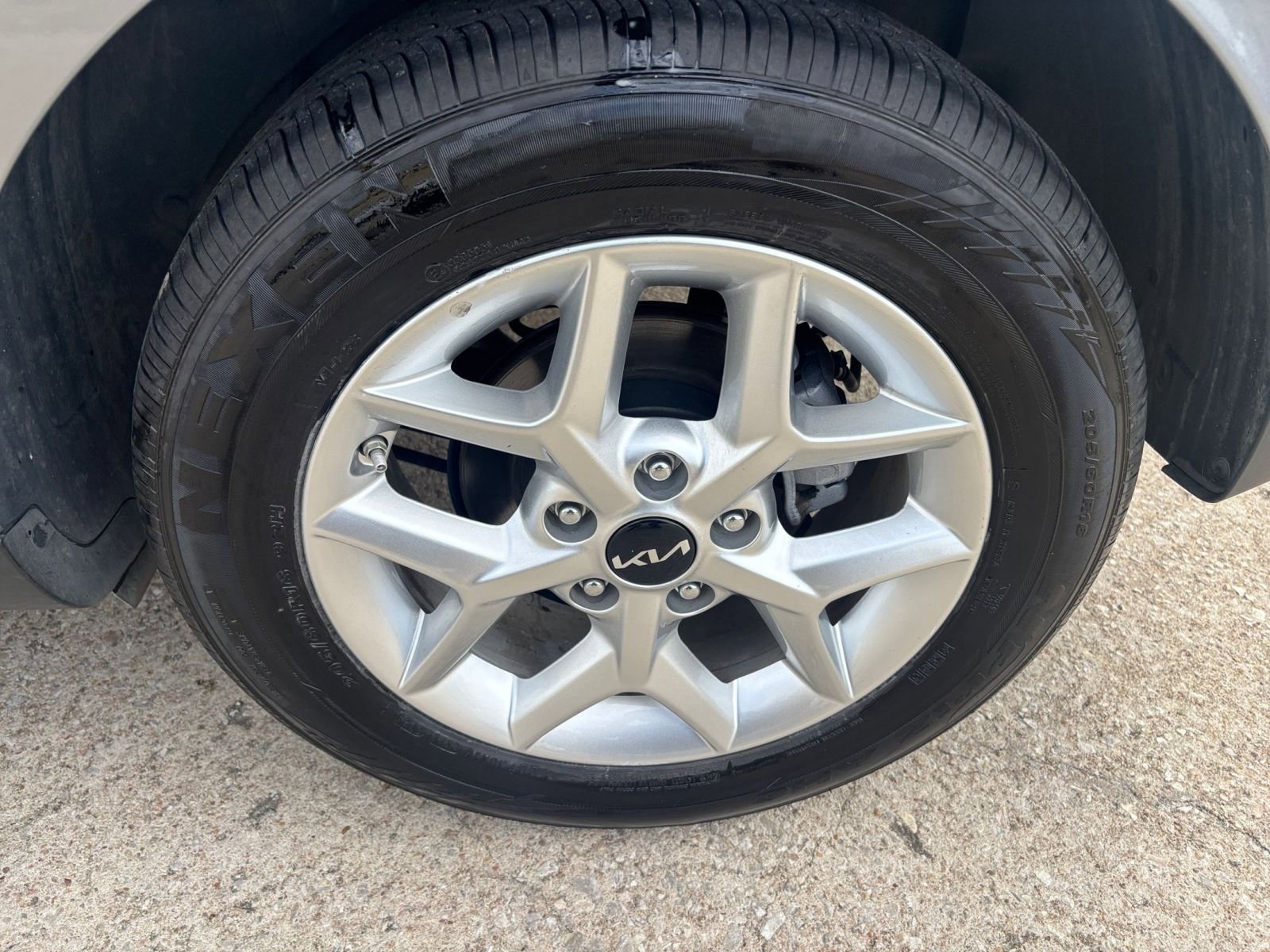 Used 2025 Kia Soul LX w/ LX Technology Package FWD image 28