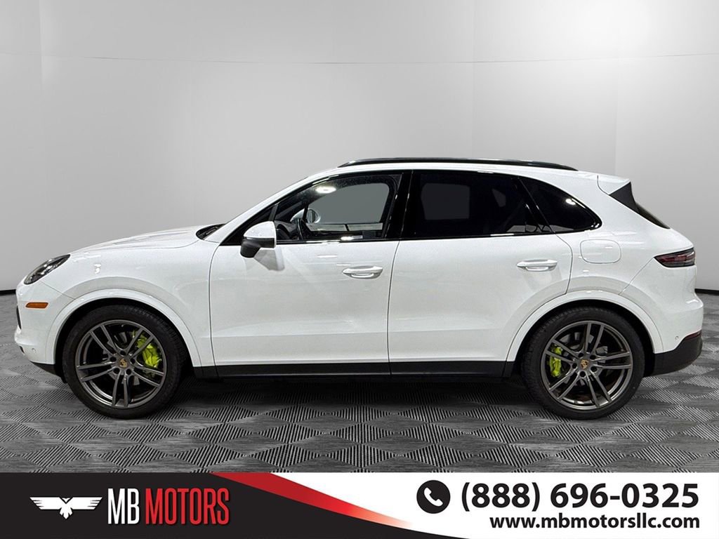 Used 2022 Porsche Cayenne Platinum Edition image 9