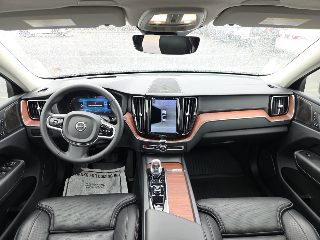 Used 2023 Volvo XC60 B5 Ultimate w/ Climate Package image 5