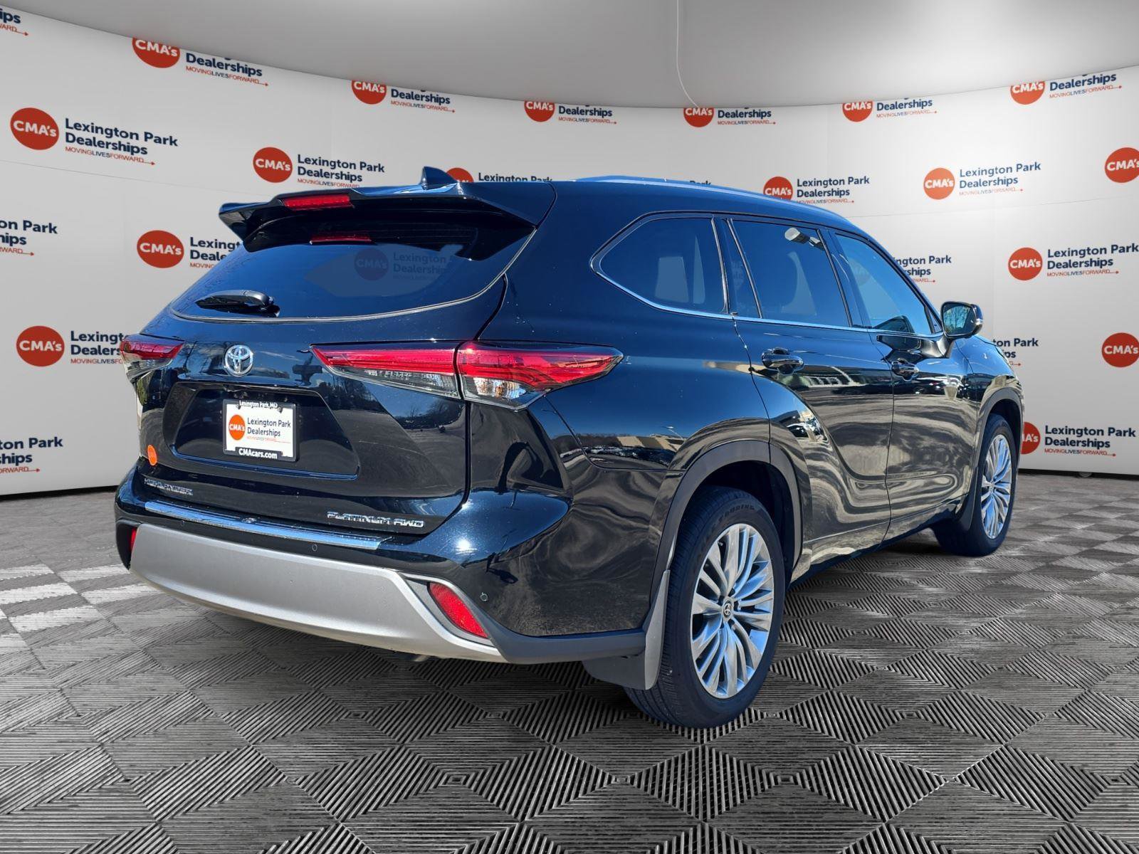 Used 2023 Toyota Highlander Platinum image 7