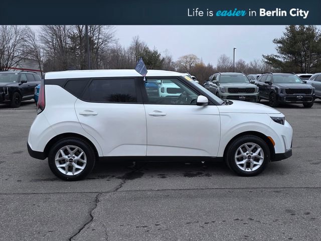 Certified 2025 Kia Soul LX w/ LX Technology Package FWD image 9