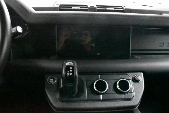 Used 2024 Land Rover Defender 90 X-Dynamic SE image 19