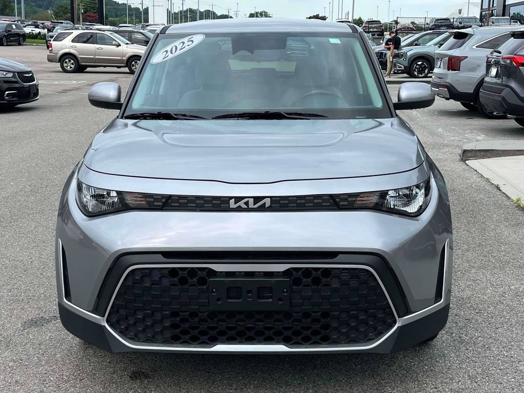 Used 2025 Kia Soul LX w/ LX Technology Package FWD image 30