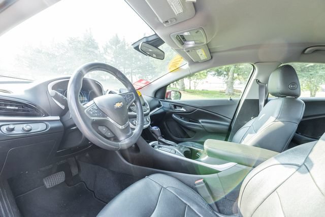 Used 2017 Chevrolet Volt LT w/ Comfort Package FWD image 9