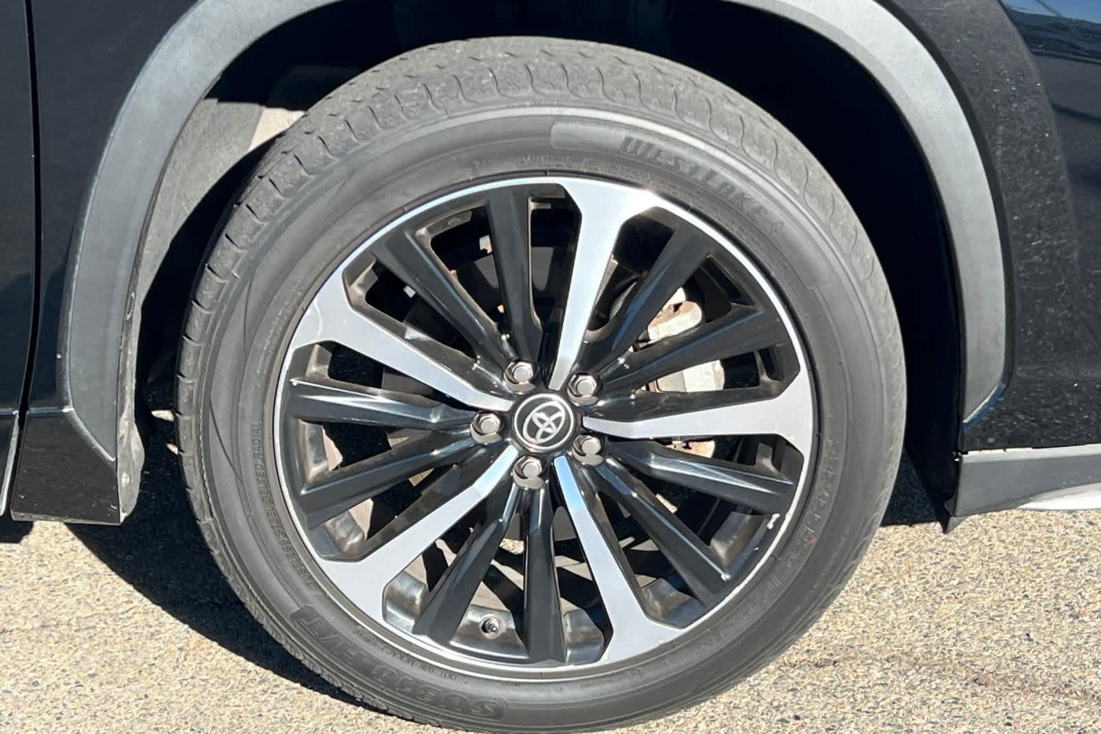 Used 2021 Toyota Highlander XSE FWD image 18