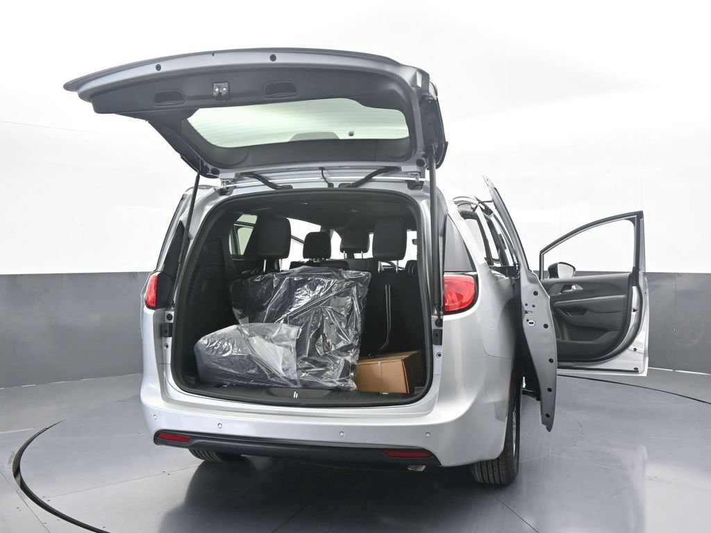 New 2026 Chrysler Voyager LX FWD image 71