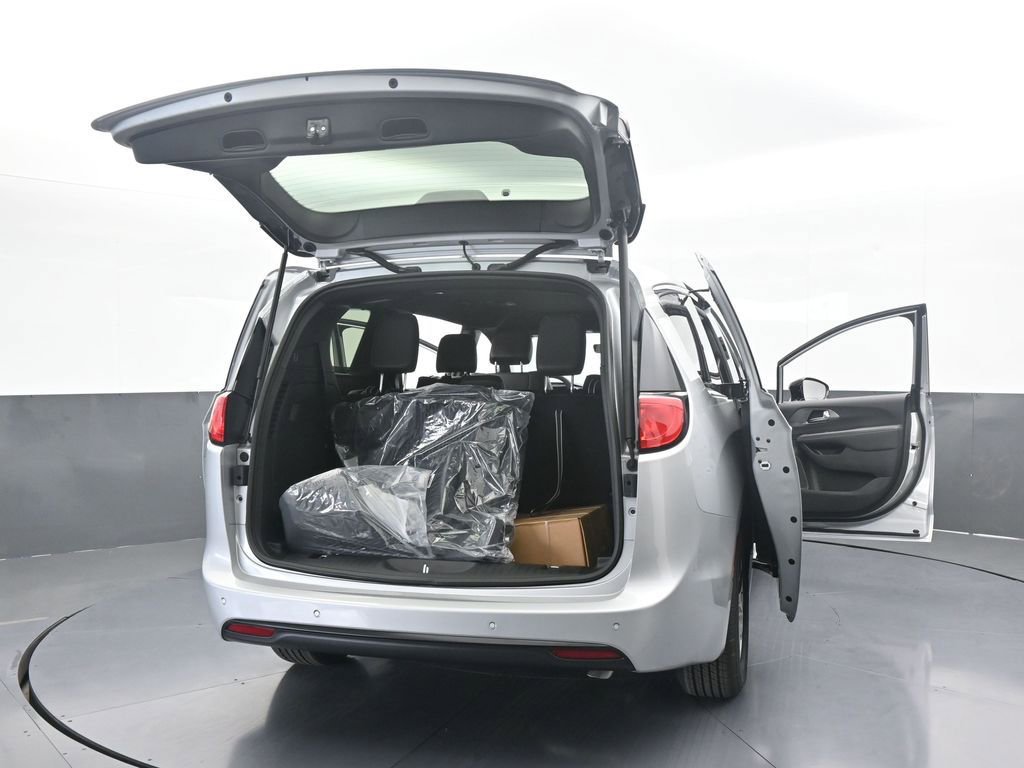 New 2026 Chrysler Voyager LX image 71