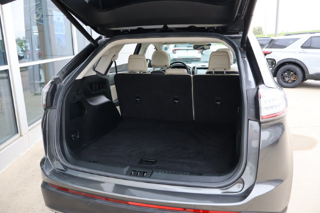 Used 2018 Ford Edge Titanium w/ Equipment Group 301A AWD/4WD image 31