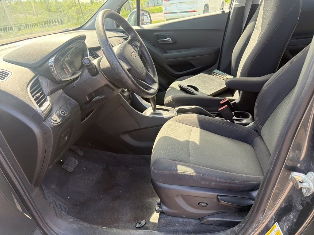 Used 2020 Chevrolet Trax LS AWD/4WD image 11