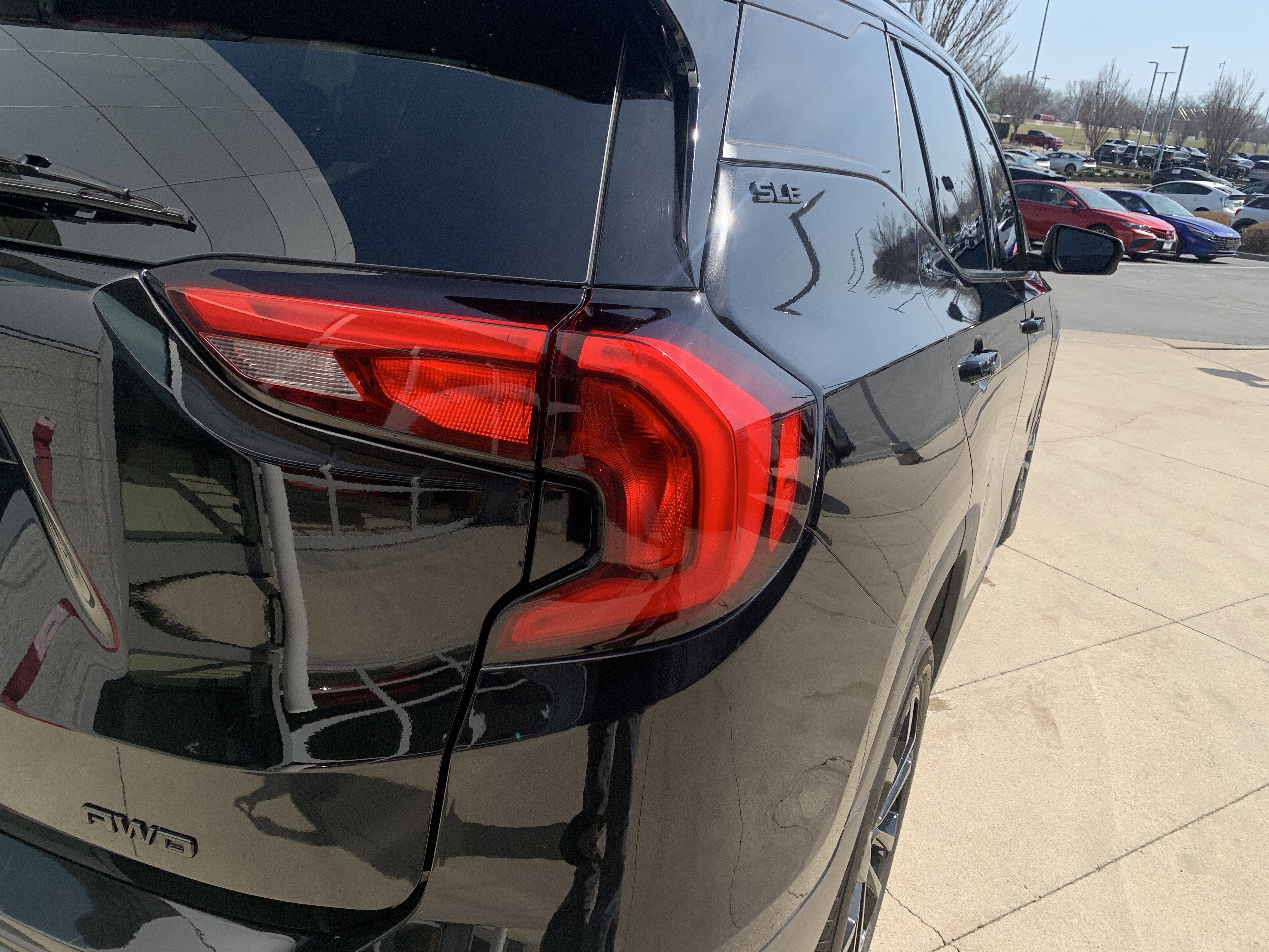 Used 2021 GMC Terrain SLE w/ Elevation Edition image 12
