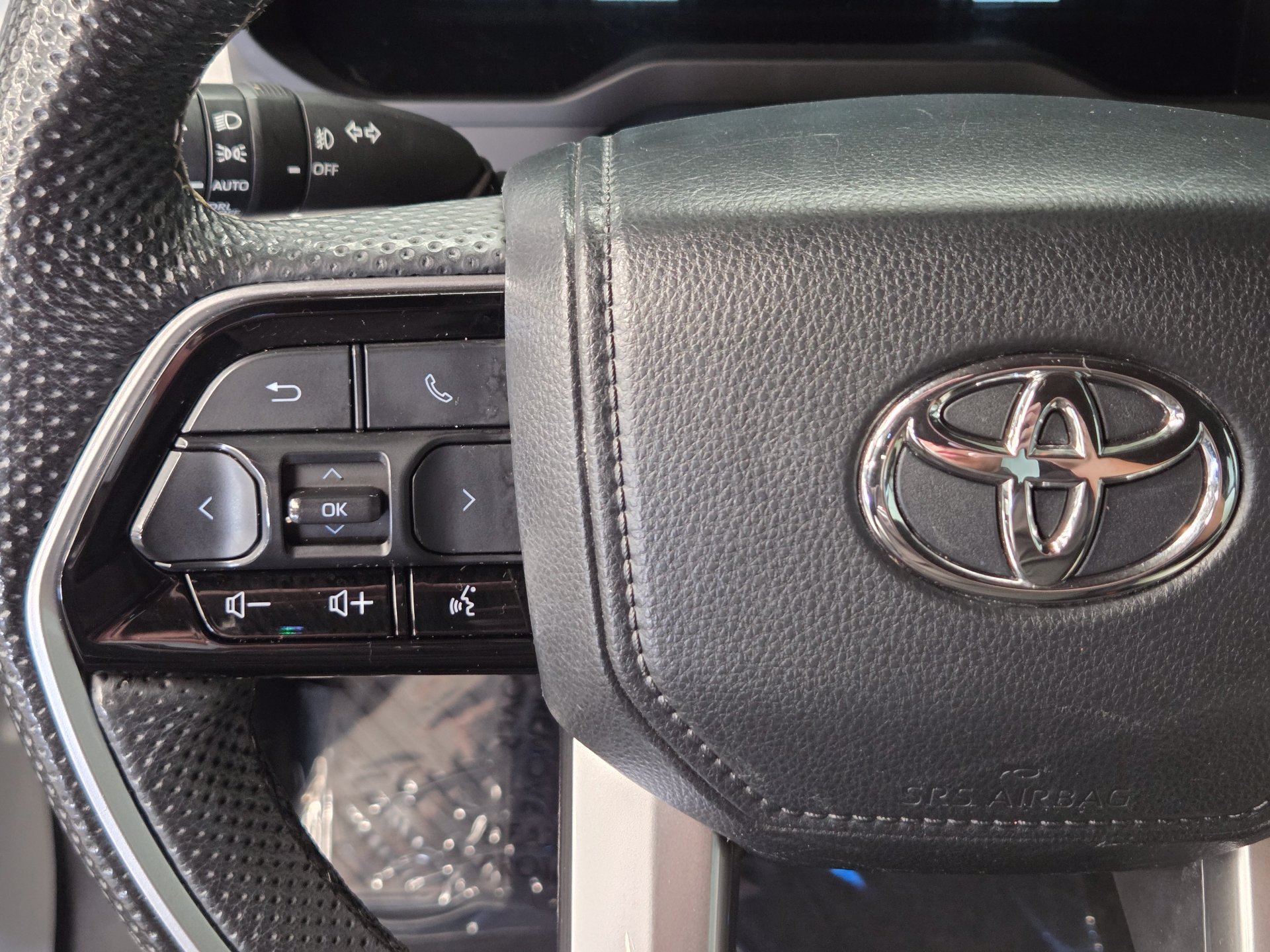 Used 2024 Toyota Sequoia Capstone AWD/4WD image 18
