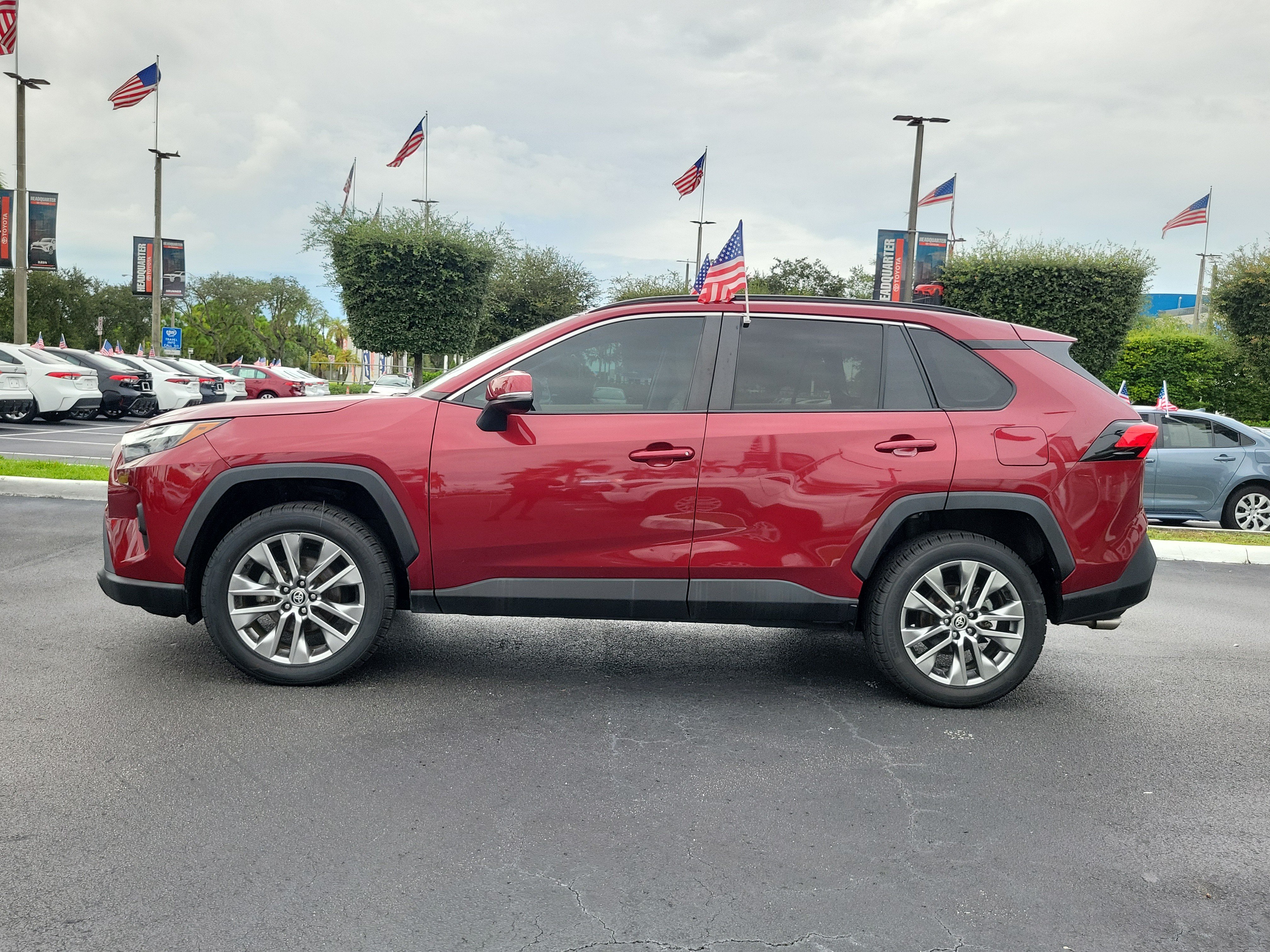 Used 2023 Toyota RAV4 XLE Premium FWD image 7