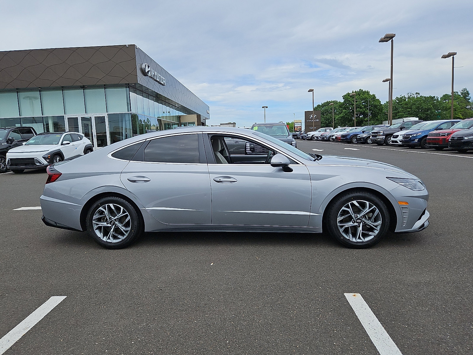 Certified 2023 Hyundai Sonata SEL w/ Cargo Package FWD image 7