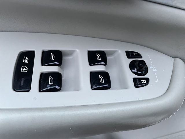 Used 2018 Volvo XC90 T6 Momentum w/ Convenience Package image 19