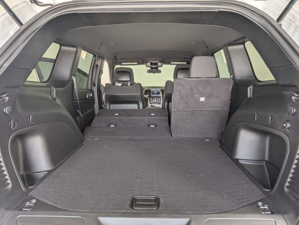 Used 2021 Jeep Grand Cherokee Laredo AWD/4WD image 29