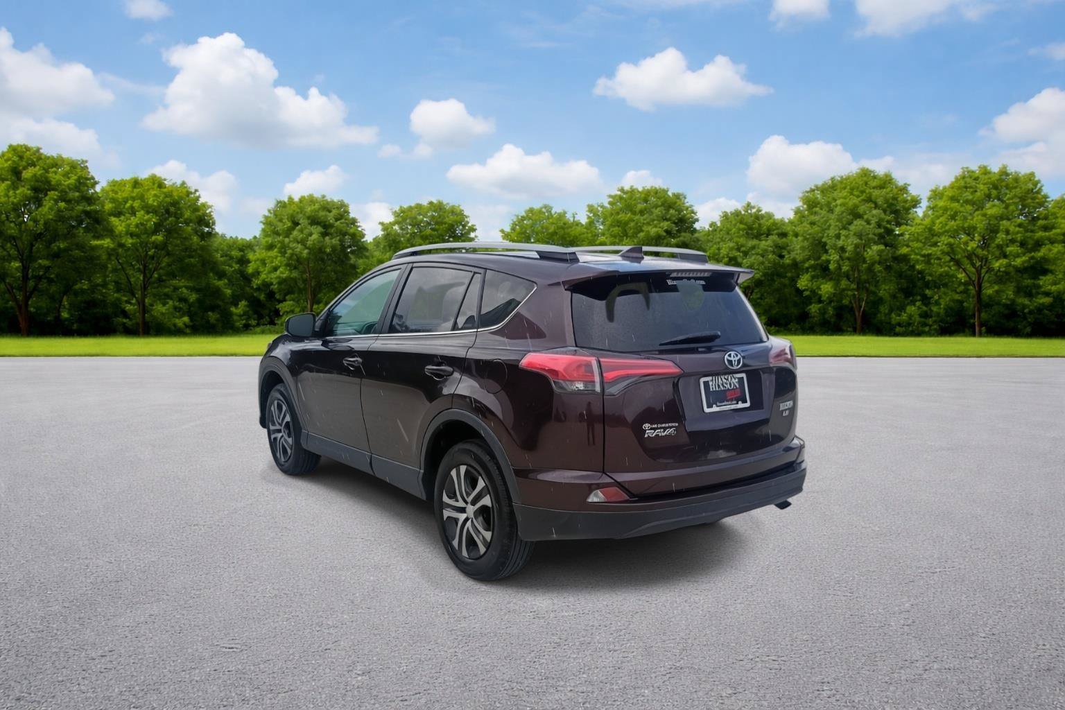Used 2017 Toyota RAV4 LE FWD image 5