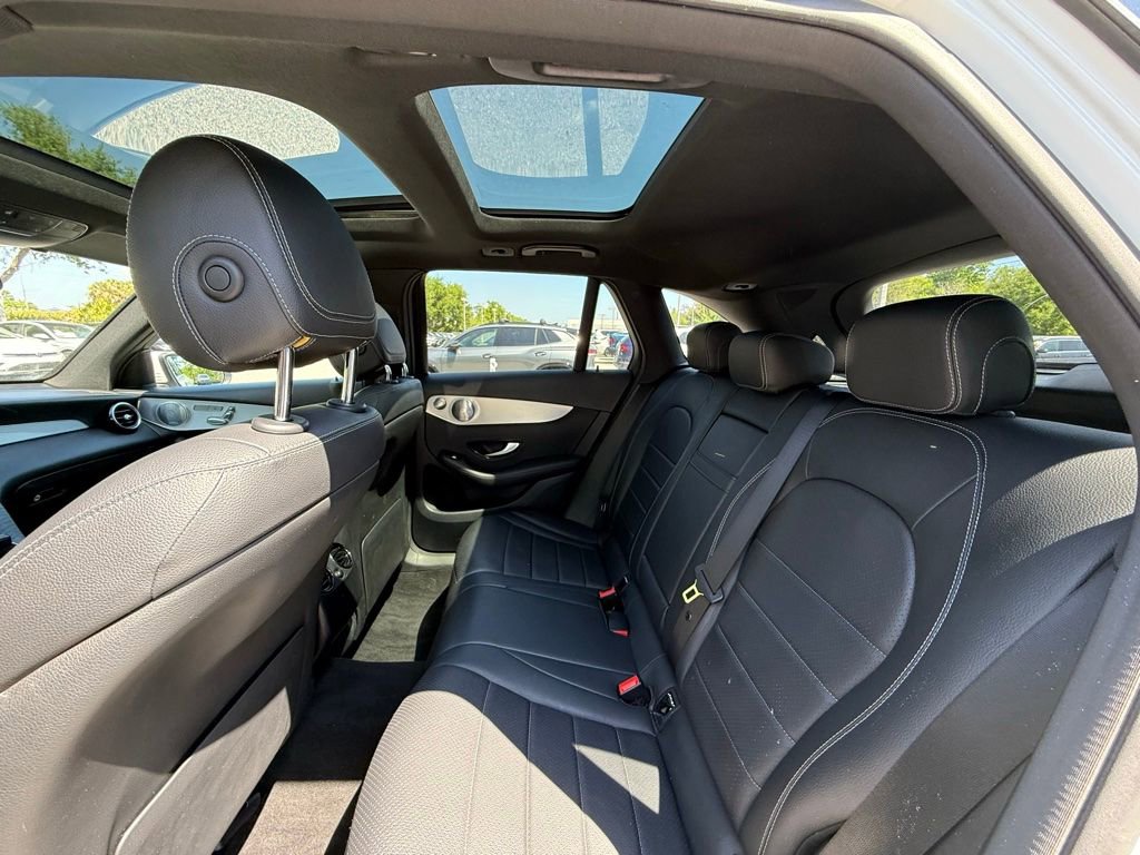 Used 2019 Mercedes-Benz GLC 300 4MATIC w/ Premium Package image 19
