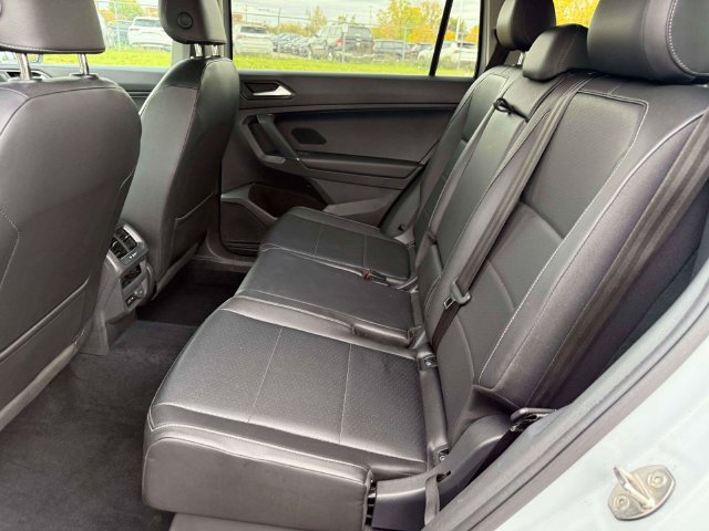 Used 2018 Volkswagen Tiguan SE AWD/4WD image 15
