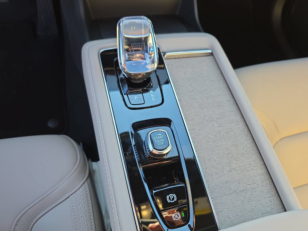 Certified 2026 Volvo XC90 B6 Plus w/ Protection Package Premier AWD/4WD image 17
