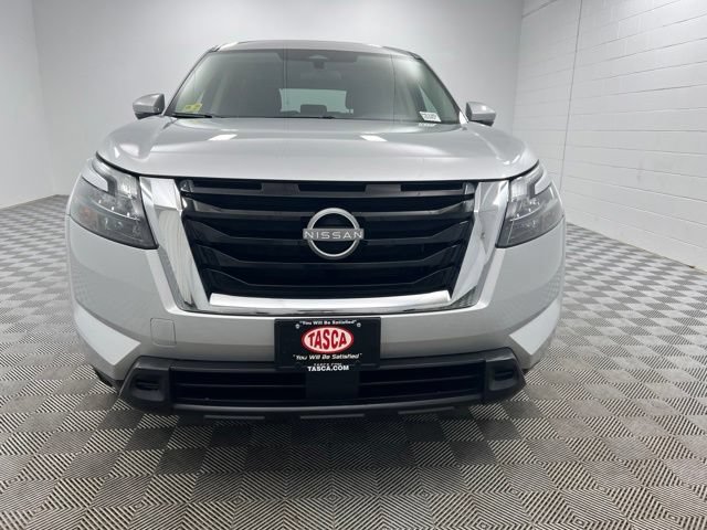 Used 2025 Nissan Pathfinder SV AWD/4WD image 3