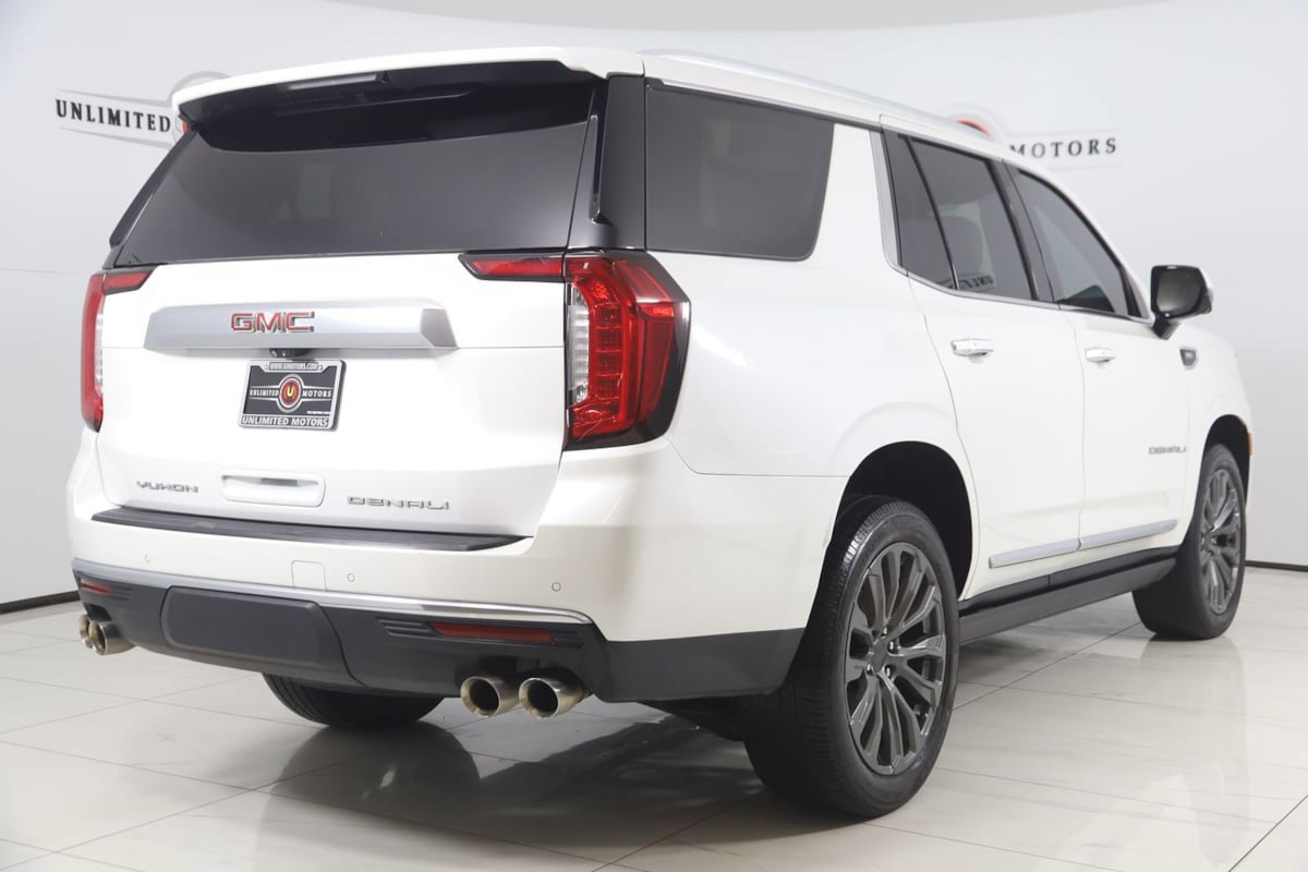 Used 2022 GMC Yukon Denali w/ Denali Premium Package image 3