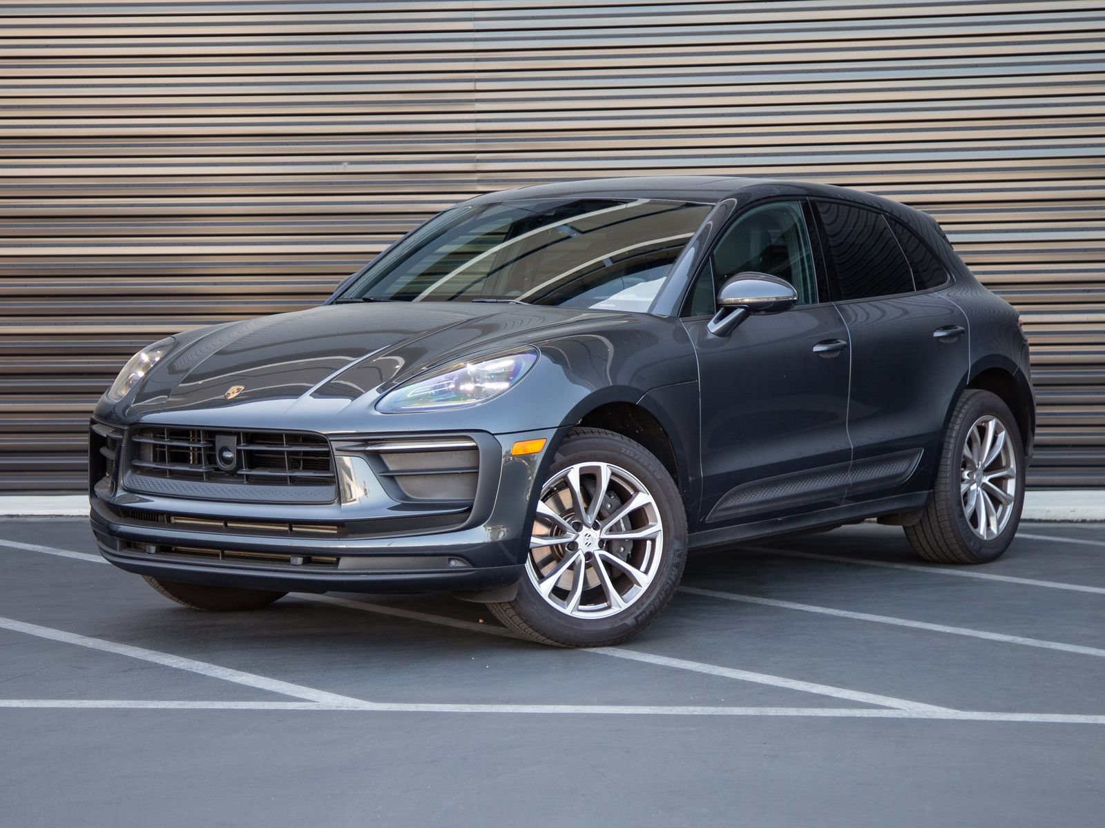 Certified 2024 Porsche Macan AWD/4WD image 1