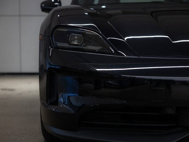 New 2025 Porsche Taycan 4S image 9