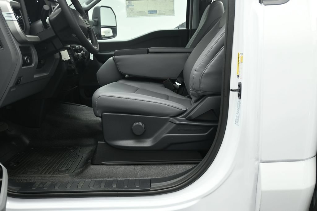 New 2026 Ford F350 XL w/ XL Chrome Package RWD image 7