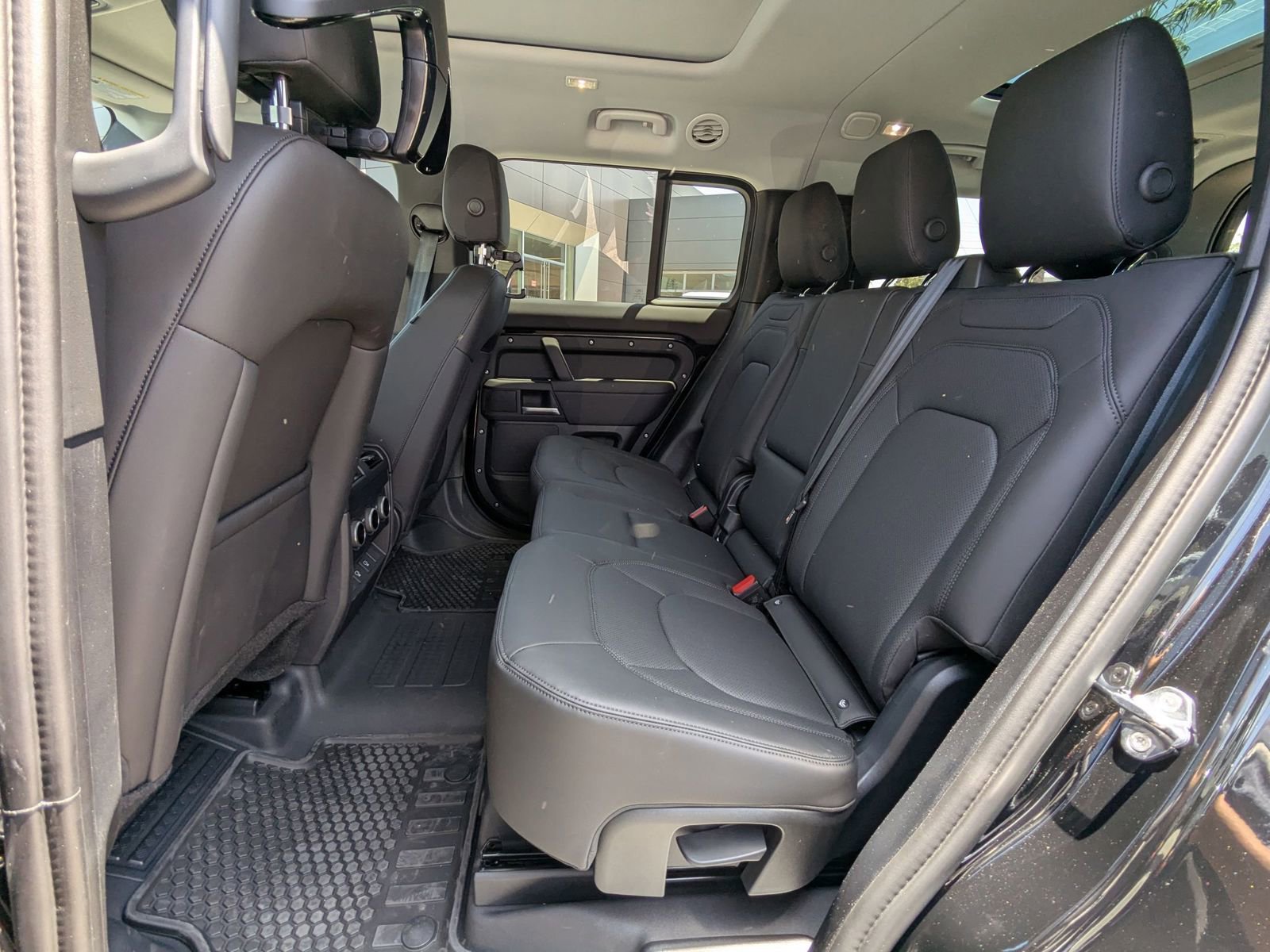 Used 2025 Land Rover Defender 130 S image 21