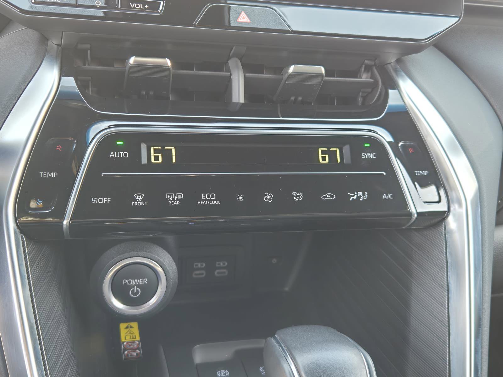 Used 2024 Toyota Venza XLE image 11