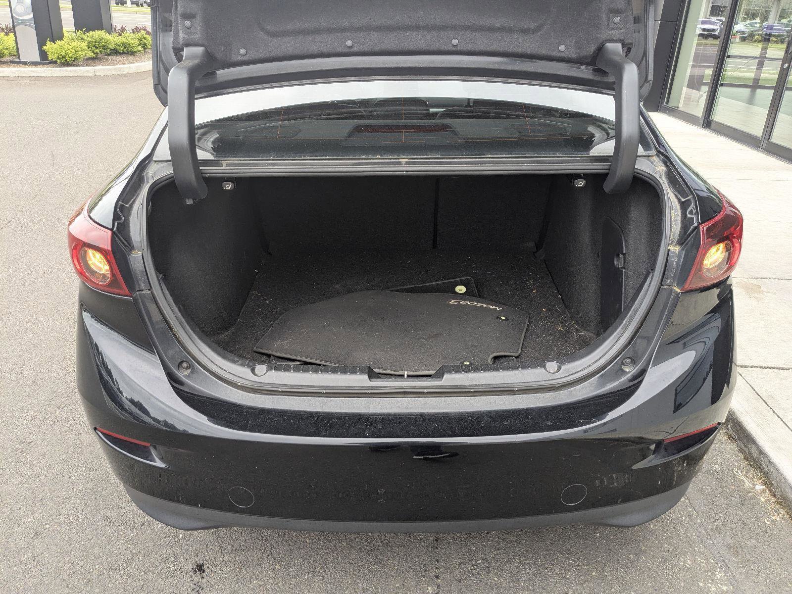 Used 2017 MAZDA MAZDA3 Touring w/ Popular Equipment Package FWD image 11