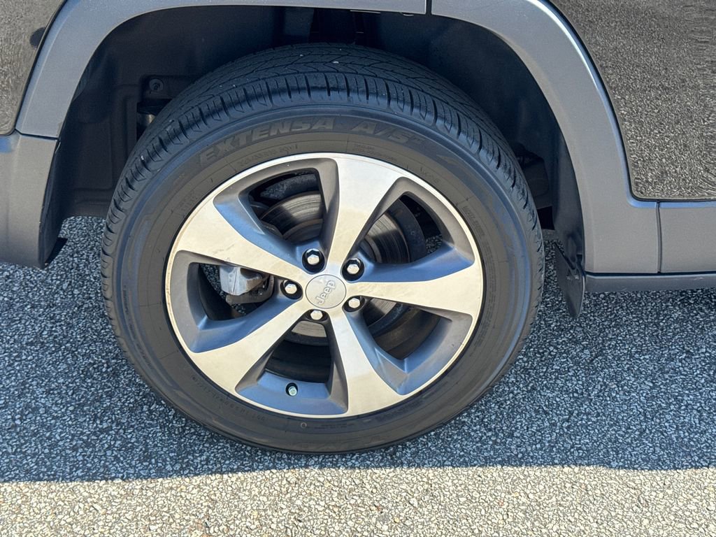 Used 2020 Jeep Cherokee Limited image 17