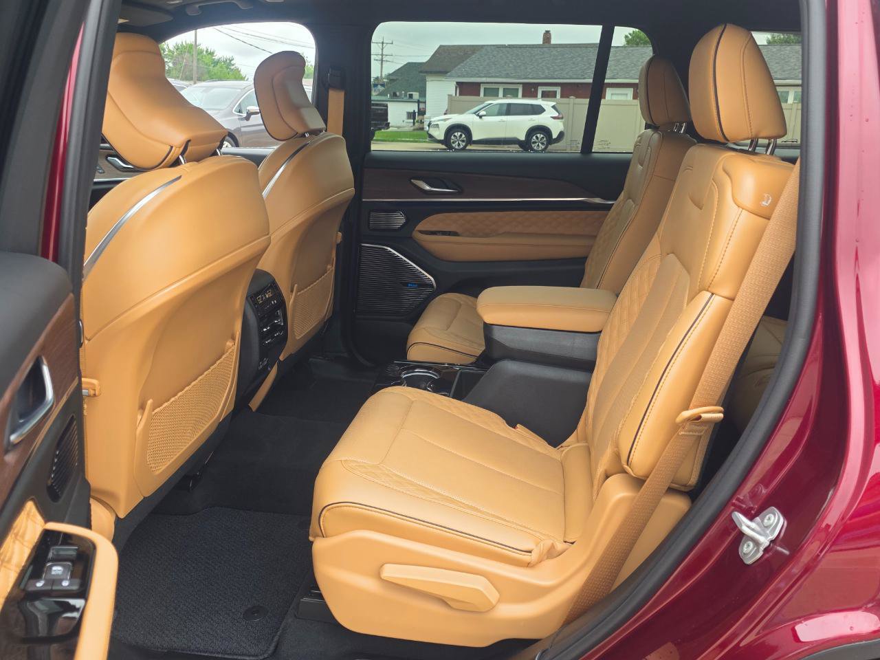 Used 2025 Jeep Grand Cherokee L Summit w/ Advanced Protech Group IV AWD/4WD image 15
