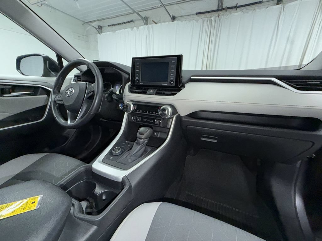 Used 2021 Toyota RAV4 XLE w/ Convenience Package AWD/4WD image 19
