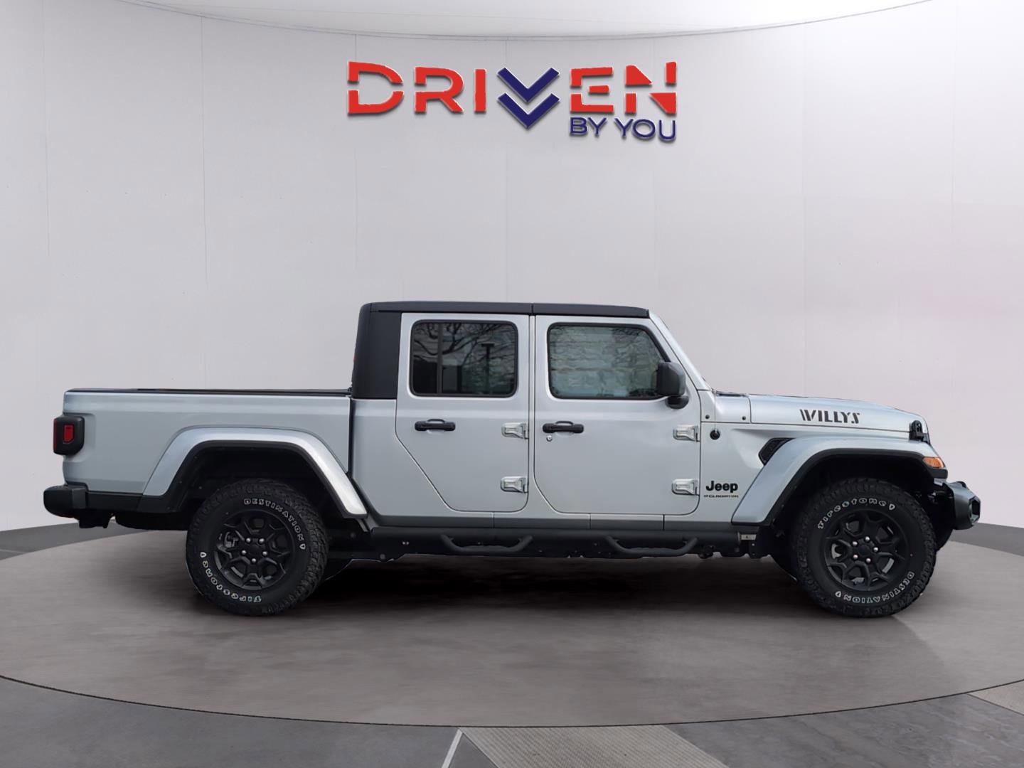 Used 2023 Jeep Gladiator Willys image 7