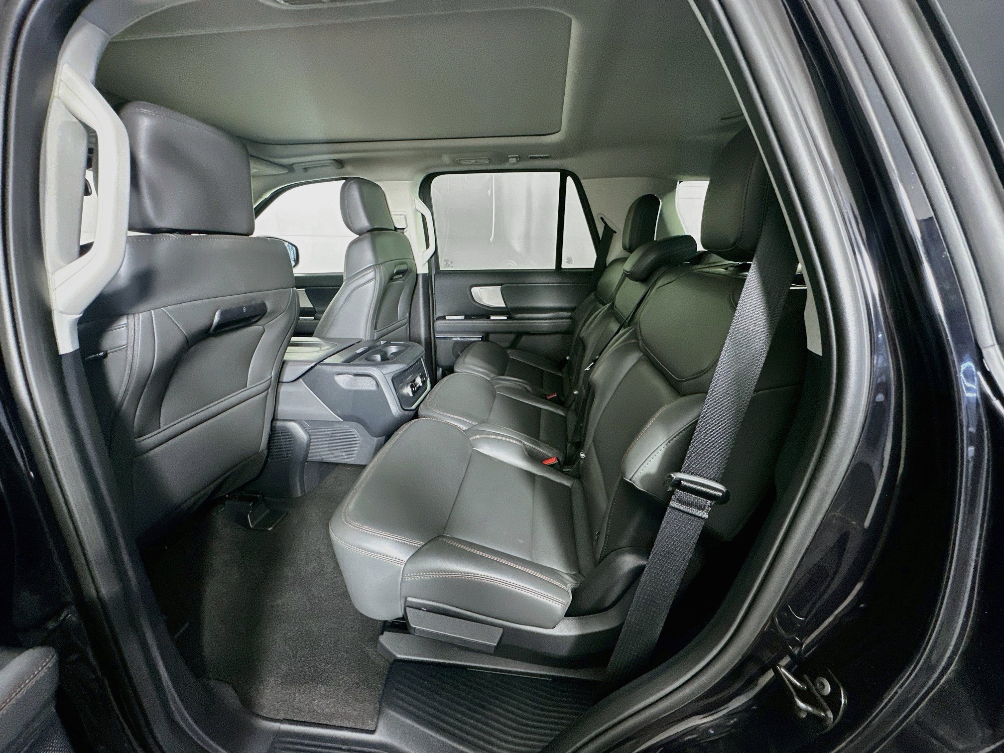 Used 2025 Ford Expedition Active AWD/4WD image 30
