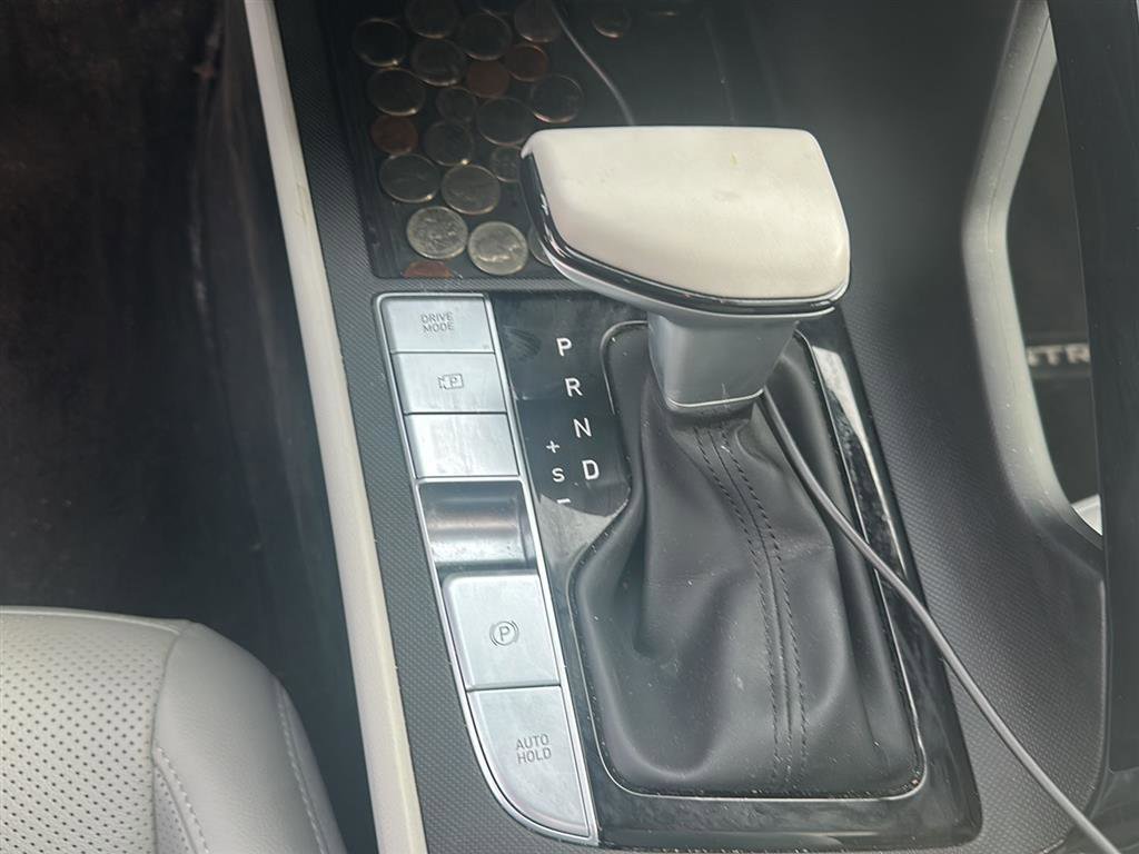 Used 2023 Hyundai Elantra Limited image 27