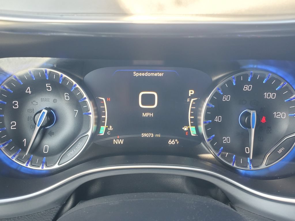 Used 2025 Chrysler Pacifica Limited FWD image 9