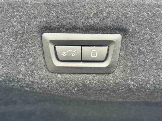 Used 2025 BMW i5 xDrive40 w/ Executive Package AWD/4WD image 17