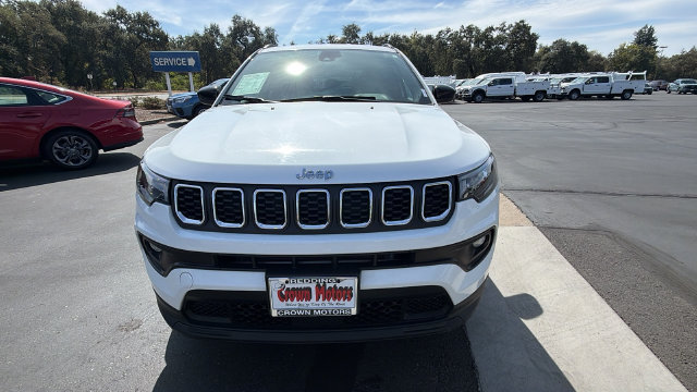 Used 2025 Jeep Compass Latitude AWD/4WD image 8