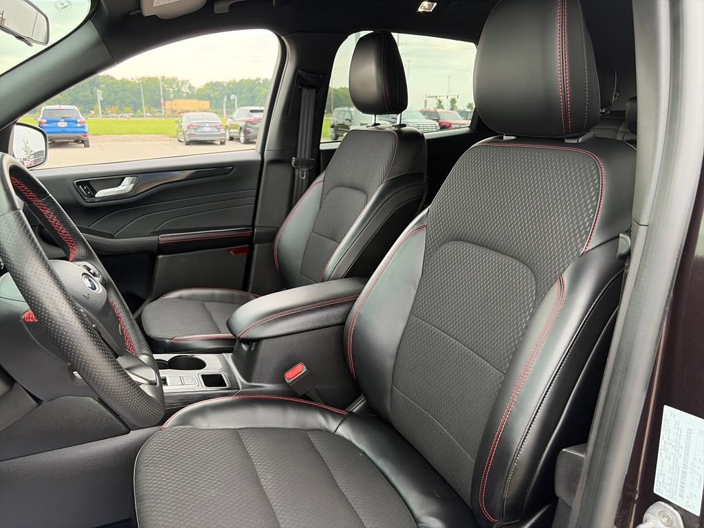 Used 2023 Ford Escape ST-Line w/ Tech Pack #1 FWD image 17